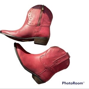 Leather Cowgirl/ cowboy boots in red size 6 Lucky brand